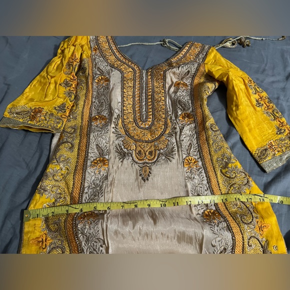 Beautiful partywear embroidered suit with dupatta - Picture 4 of 10